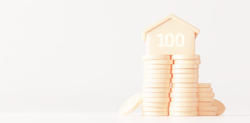 una casa sobre una montaña de monedas