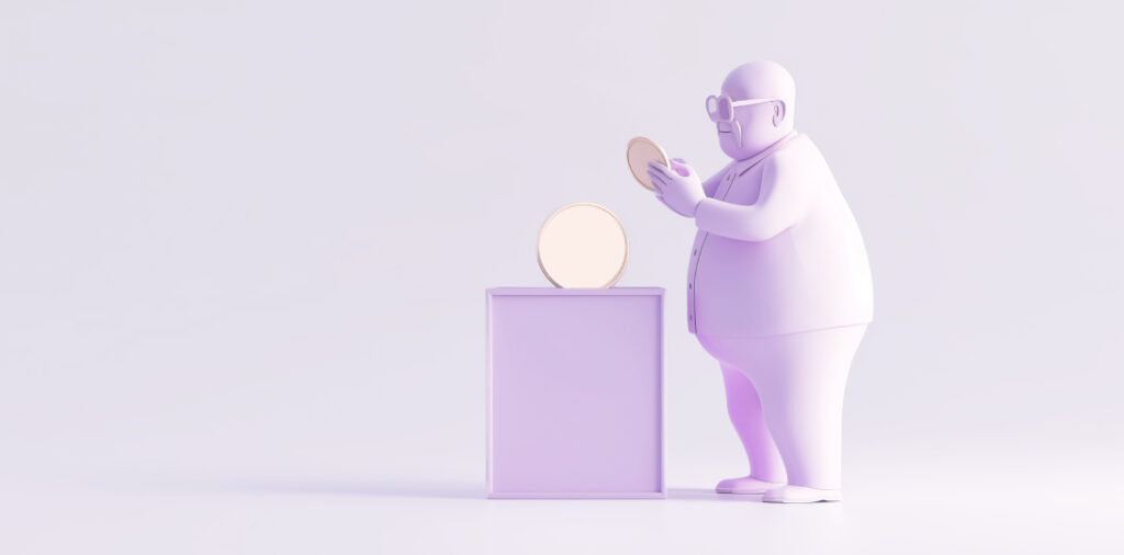 hombre metiendo dinero en una hucha